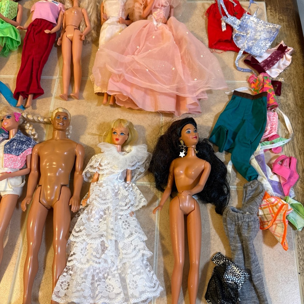 Vintage 60s 70s 80s & 90s Barbie Doll Lot And Some Clothes 21 Dolls - Picture 4 of 16